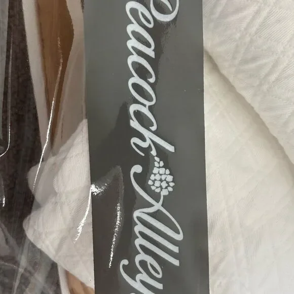 Peacock Alley Couture “Sorrento” Collection Duvet and 2 Boudoir Shams - Picture 11 of 11